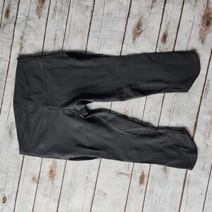 Women's lululemon crop leggings. Sz 6